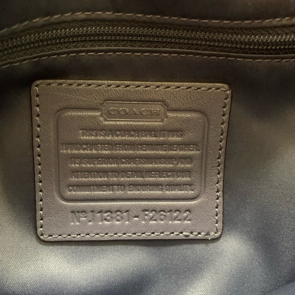 Gorgeous Coach Shoulder Bag - Picture 3 of 5